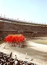 🥰20岁拜仁新援比绍夫官宣恋情，女友是拜仁名宿绍尔17岁的女儿