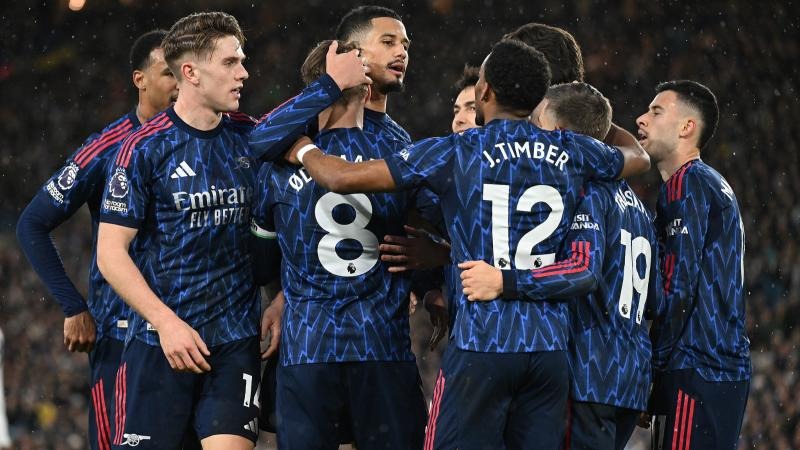 名场面！韩国队冰球大赛眼看不敌居然恶意犯规，中国队上去群殴